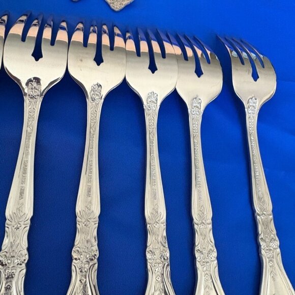 Beautiful Vintage Rogers Co "4 Flower Floral" Stainless Flatware Forks Knife Lot - Picture 10 of 15